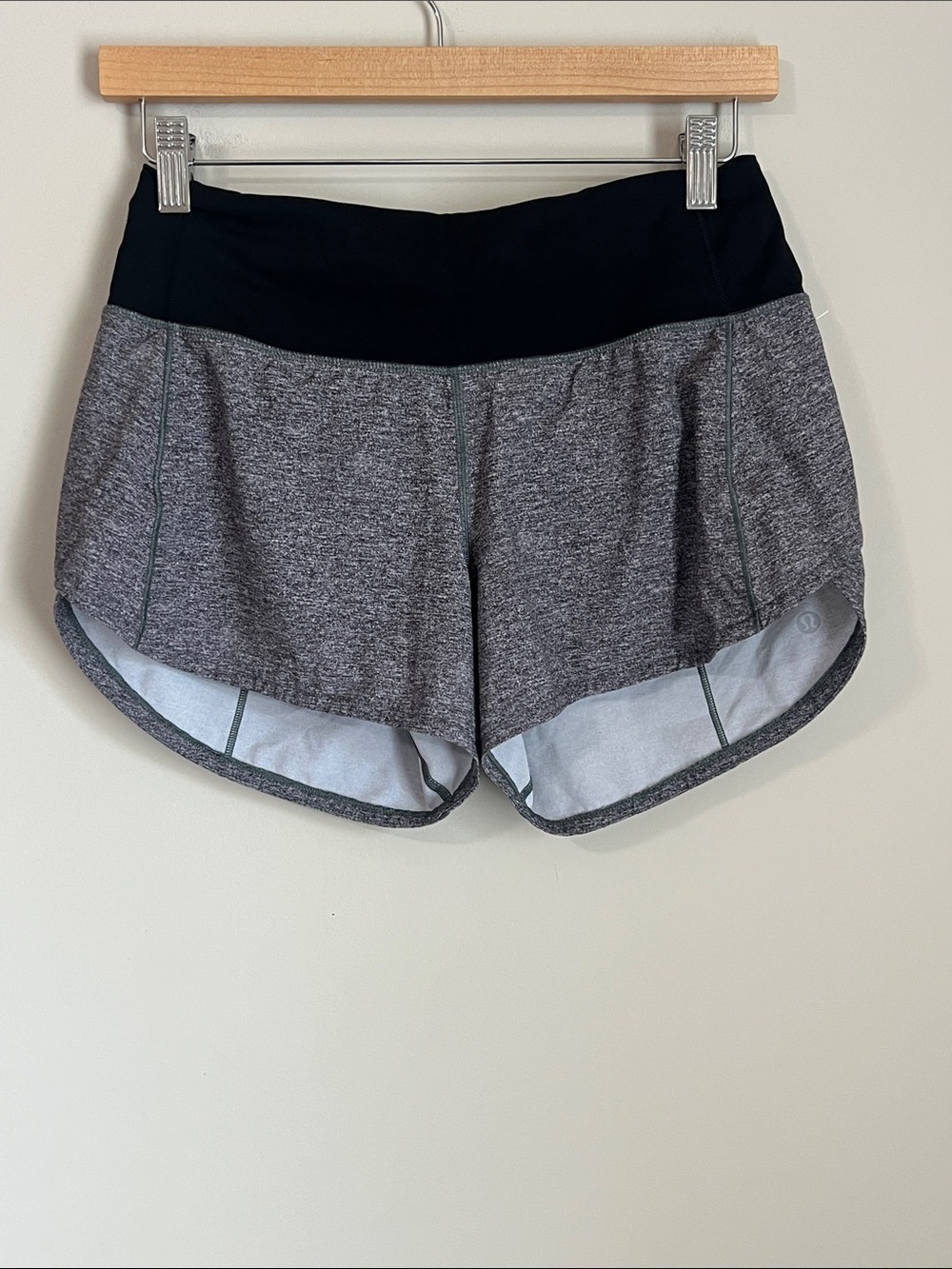 Lululemon Women's Speed Up Shorts Gray Black Size 4 EUC